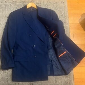 Blue man suit in a 40R in jacket and 34 in pants.